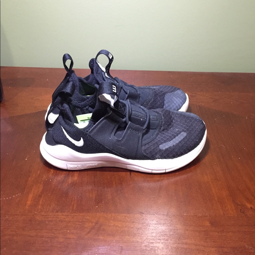 Nike boys size 1 Free running shoes